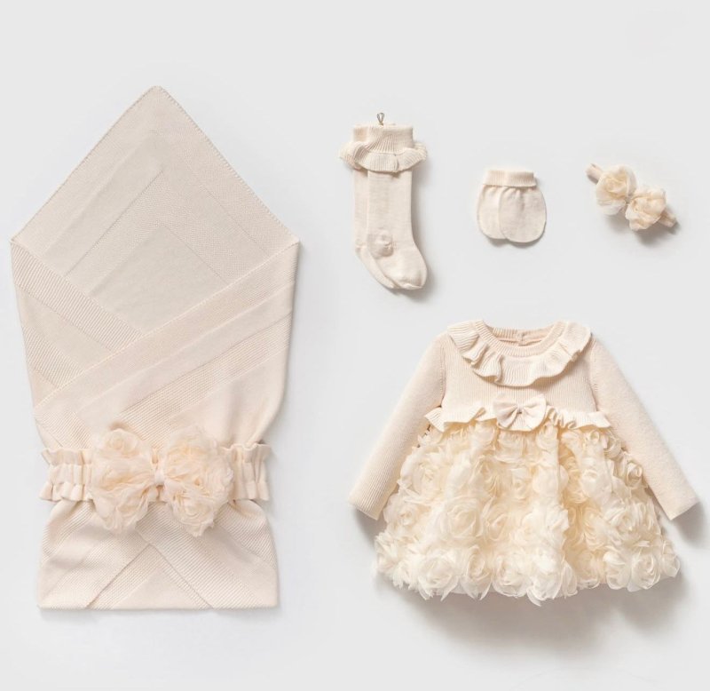 طقم فستان حديث ولاده ٦ قطع  🪡